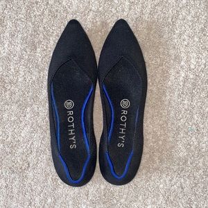 Rothy’s pointed toe flats in classic black. Size women’s 8!